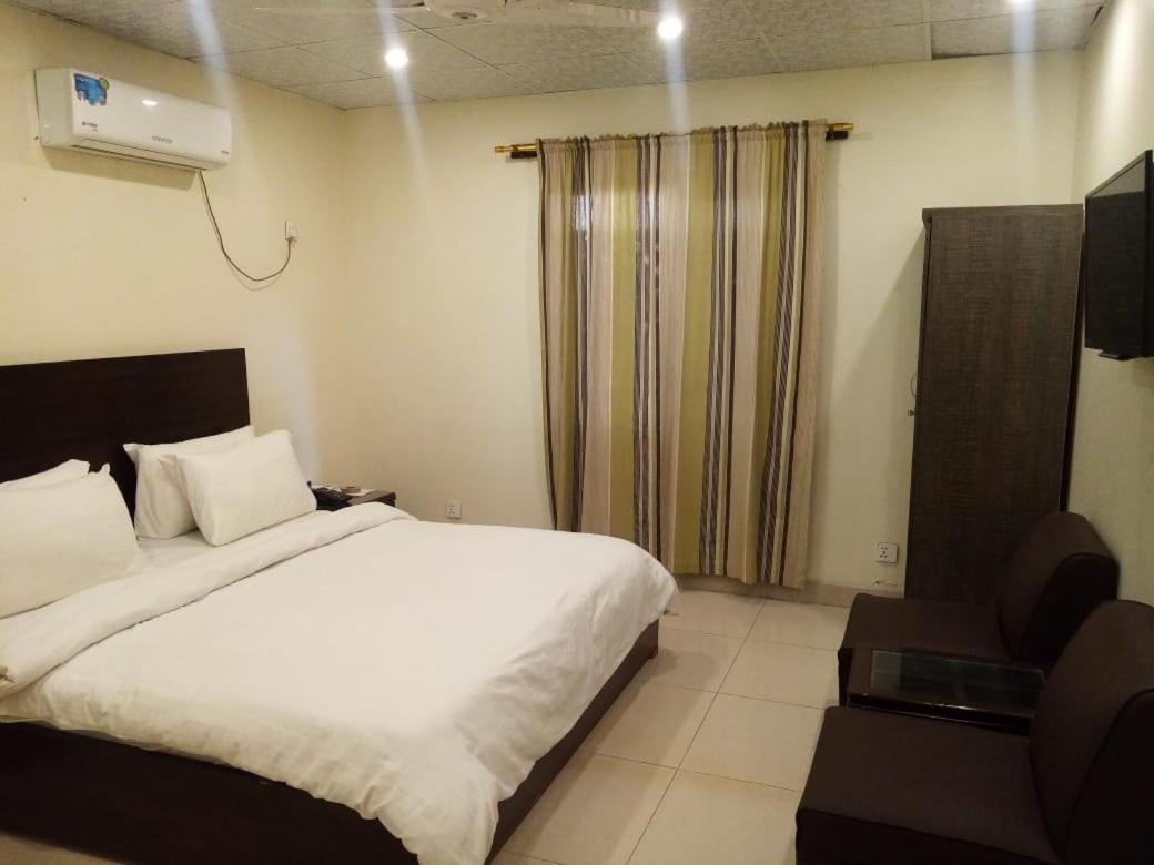 Elet Business Hotel Karachi Ngoại thất bức ảnh